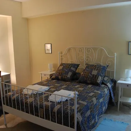 לינה וארוחת בוקר Castello Di Sotto 3*